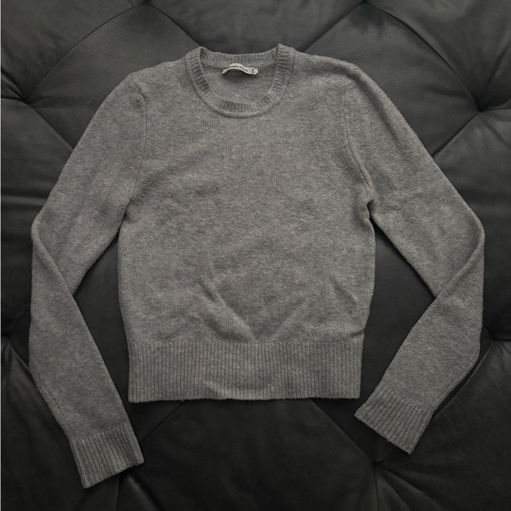 Abercrombie & Fitch Gray Crew Neck Sweater